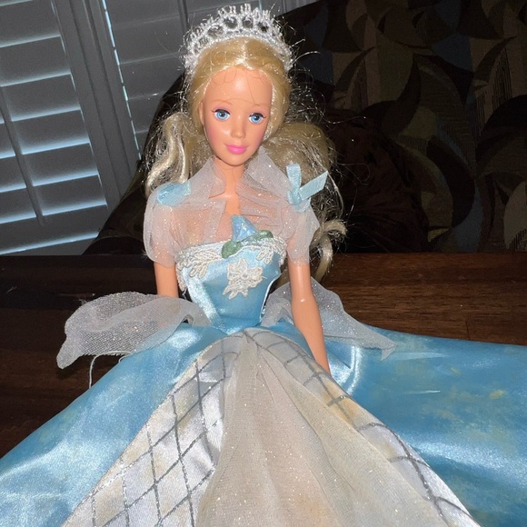 Barbie 1998 Sleeping Beauty eyes open close doll - Picture 6 of 8